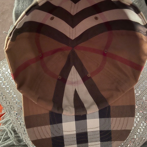 Burberry Print - Picture 3 of 6